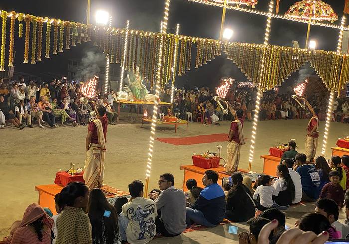 Ganga Aarti – Wenn der Fluss zum Gebet wird Ganga Aarti – Wenn der Fluss zum Gebet wird