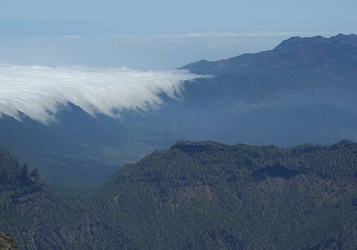 Wolkenfall auf der Cumbre im Zentrum der Insel