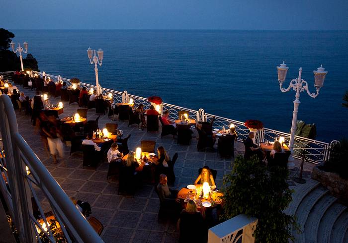 Hotel Kalura - Restaurant mit Meerblick Hotel Kalura - Restaurant mit Meerblick
