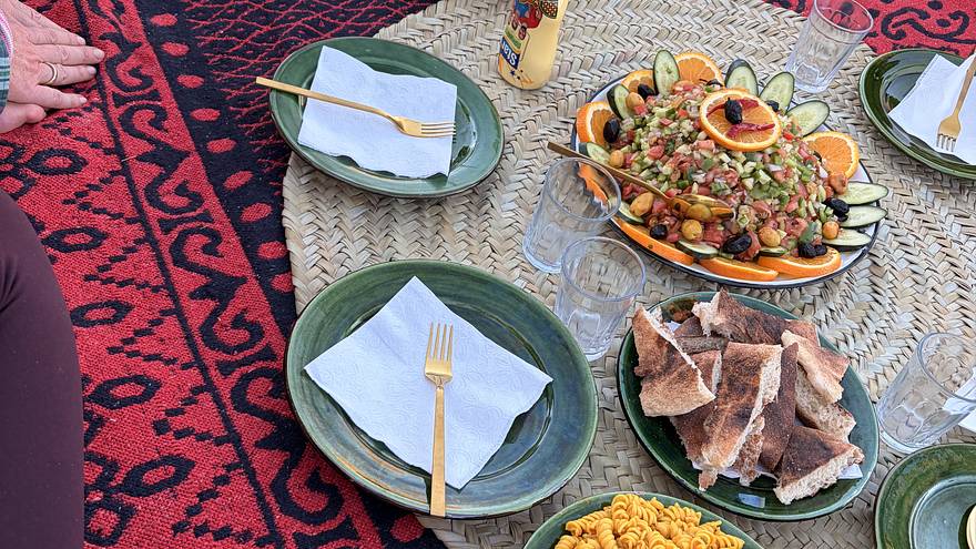 Frisch gekochtes marokkanisches Essen Frisch gekochtes marokkanisches Essen
