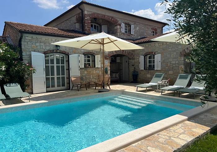 HAUS POOL HAUS POOL