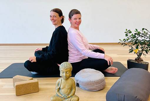 Yogalehrerausbildung 200h mit Simone Lindovsky & Sabine Rittelmann Yogalehrerausbildung 200h mit Simone Lindovsky & Sabine Rittelmann