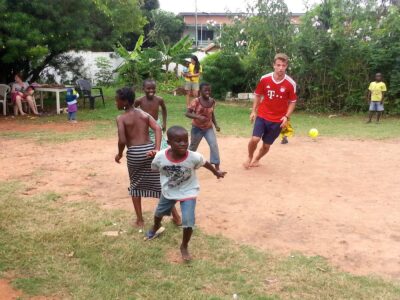 Freiwilligenarbeit als Fußballtrainer in Ghana