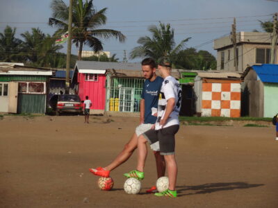 Freiwilligenarbeit als Fußballtrainer in Ghana