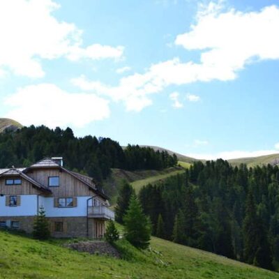 info@jauchzahuette-nockberge.at