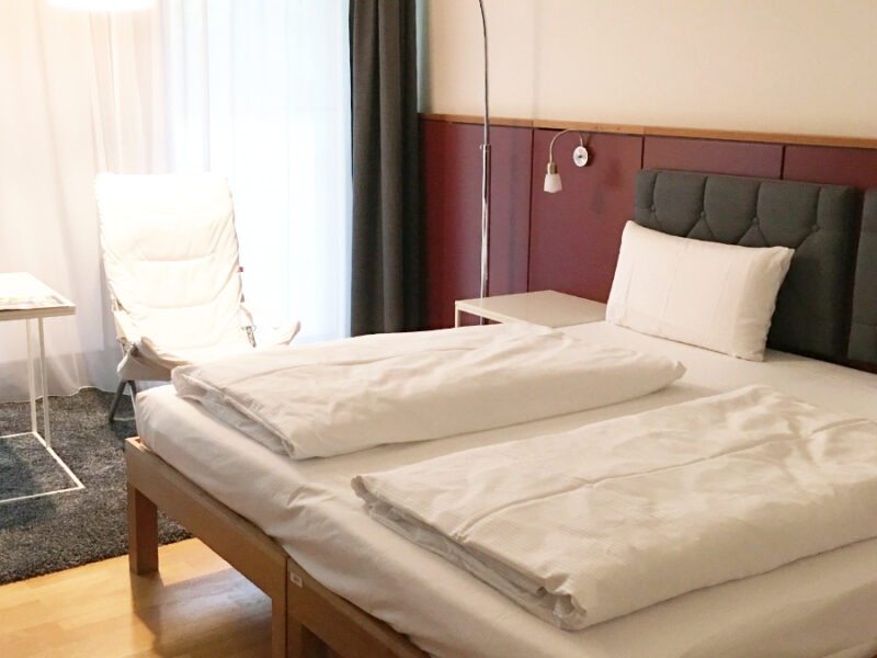 Wo Märchen heilen – Retreat mit märchenbasierten Aufstellungen, sanftem Yoga und Wald-Gesundheitstraining