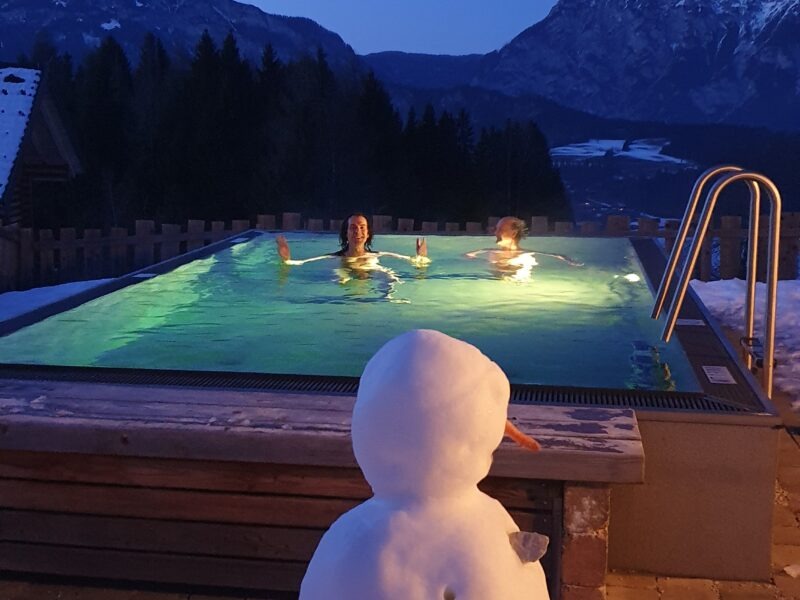 Schnee und Wellness Retreat im Luxus Chalet -ästhetischer Höhepunkt des Jahres