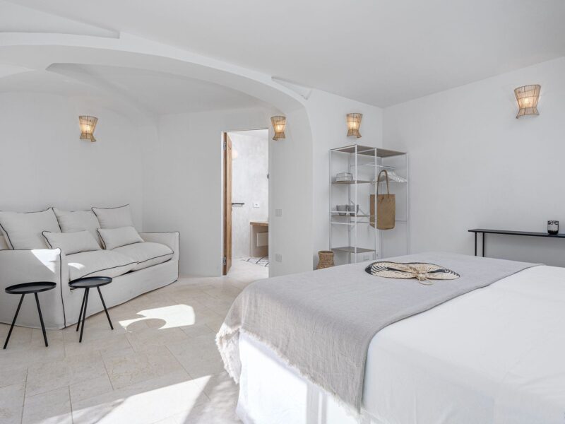 Pilatesflows Retreat Sardinien in BohoStyle Villa mit sardischer Köchin und Meerblick