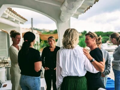 Pilatesflows Retreat Sardinien in BohoStyle Villa mit sardischer Köchin und Meerblick