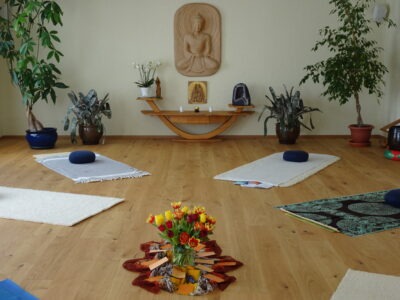 Mit SelbstEmpathie und Achtsamkeit zu mehr LebensFreude - Achtsamkeitstag mit Luna Yoga im Intersein-Zentrum