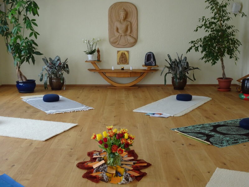 Mit SelbstEmpathie und Achtsamkeit zu mehr LebensFreude - Achtsamkeitstag mit Luna Yoga im Intersein-Zentrum