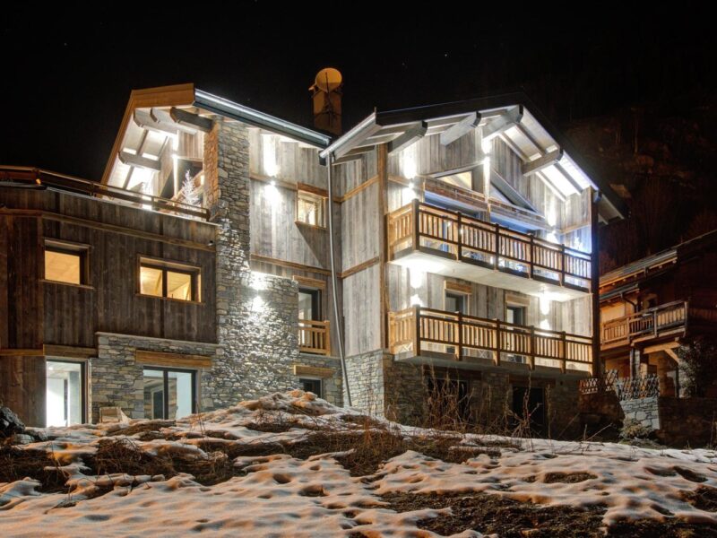 Schnee und Wellness Retreat im Luxus Chalet -ästhetischer Höhepunkt des Jahres