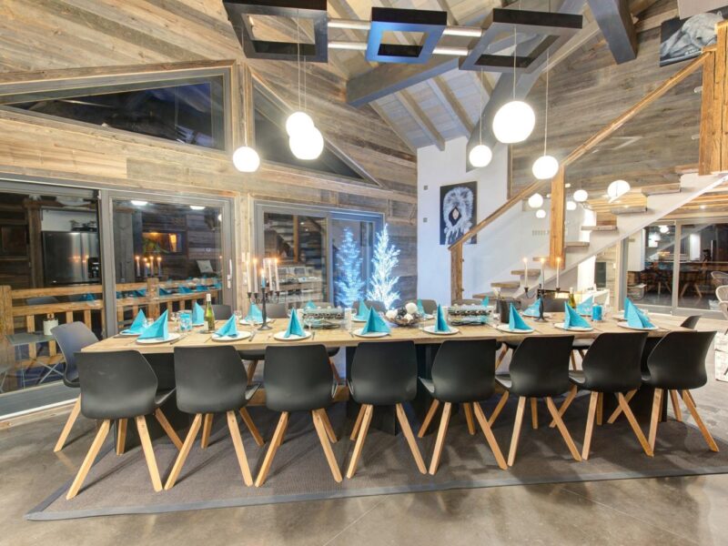 Schnee und Wellness Retreat im Luxus Chalet -ästhetischer Höhepunkt des Jahres