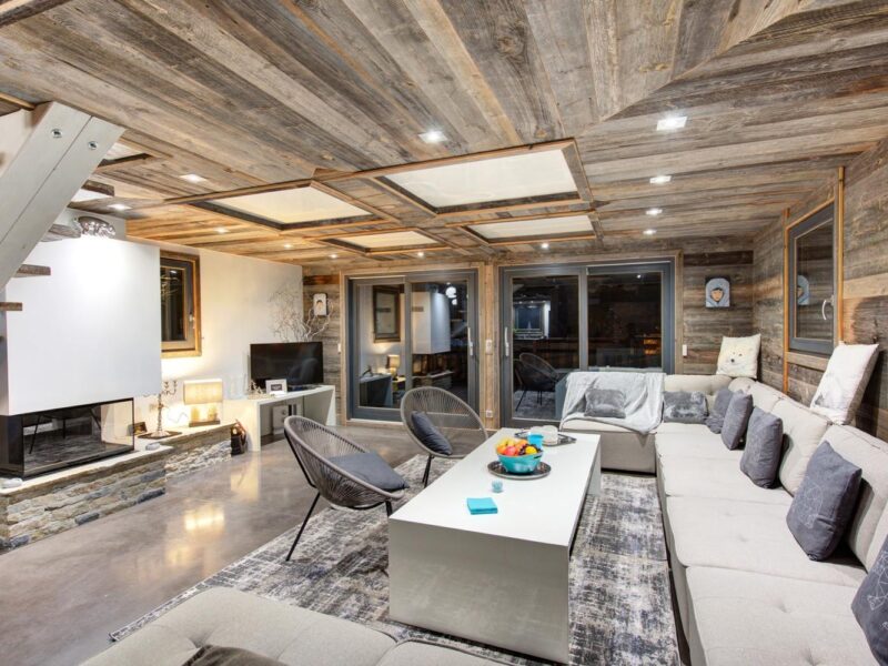 Schnee und Wellness Retreat im Luxus Chalet -ästhetischer Höhepunkt des Jahres