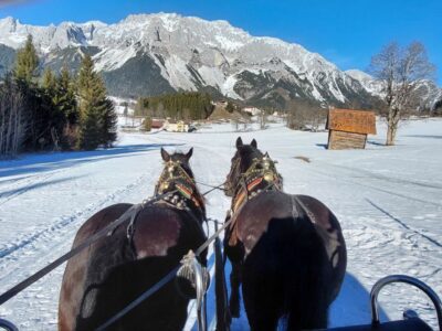 Schnee und Wellness Retreat im Luxus Chalet -ästhetischer Höhepunkt des Jahres