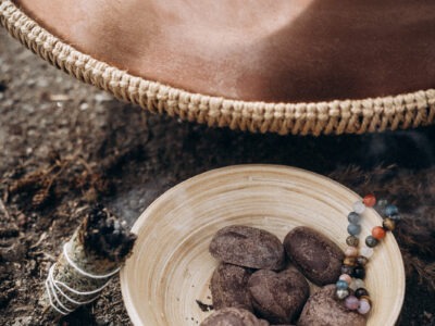 Mit professioneller Seelenarbeit zurück zum Sein! Erfahre 5 Tage intensive Innenschau mithilfe von Psychedelika und Tiefenhypnose.